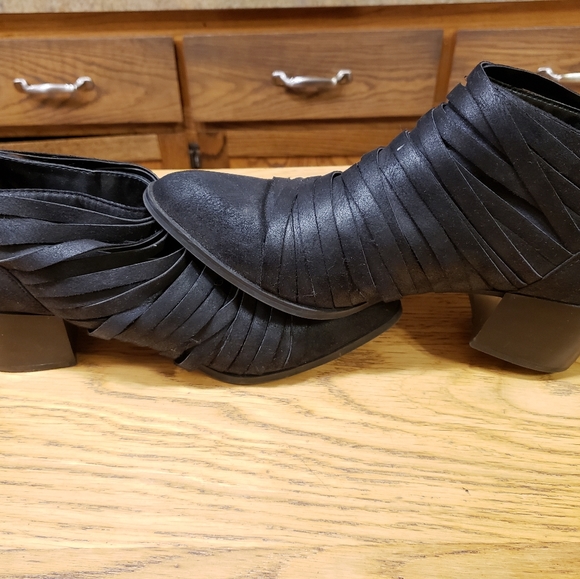 8.5 fergalicious 2 inch strappy point toe booties - Picture 2 of 11